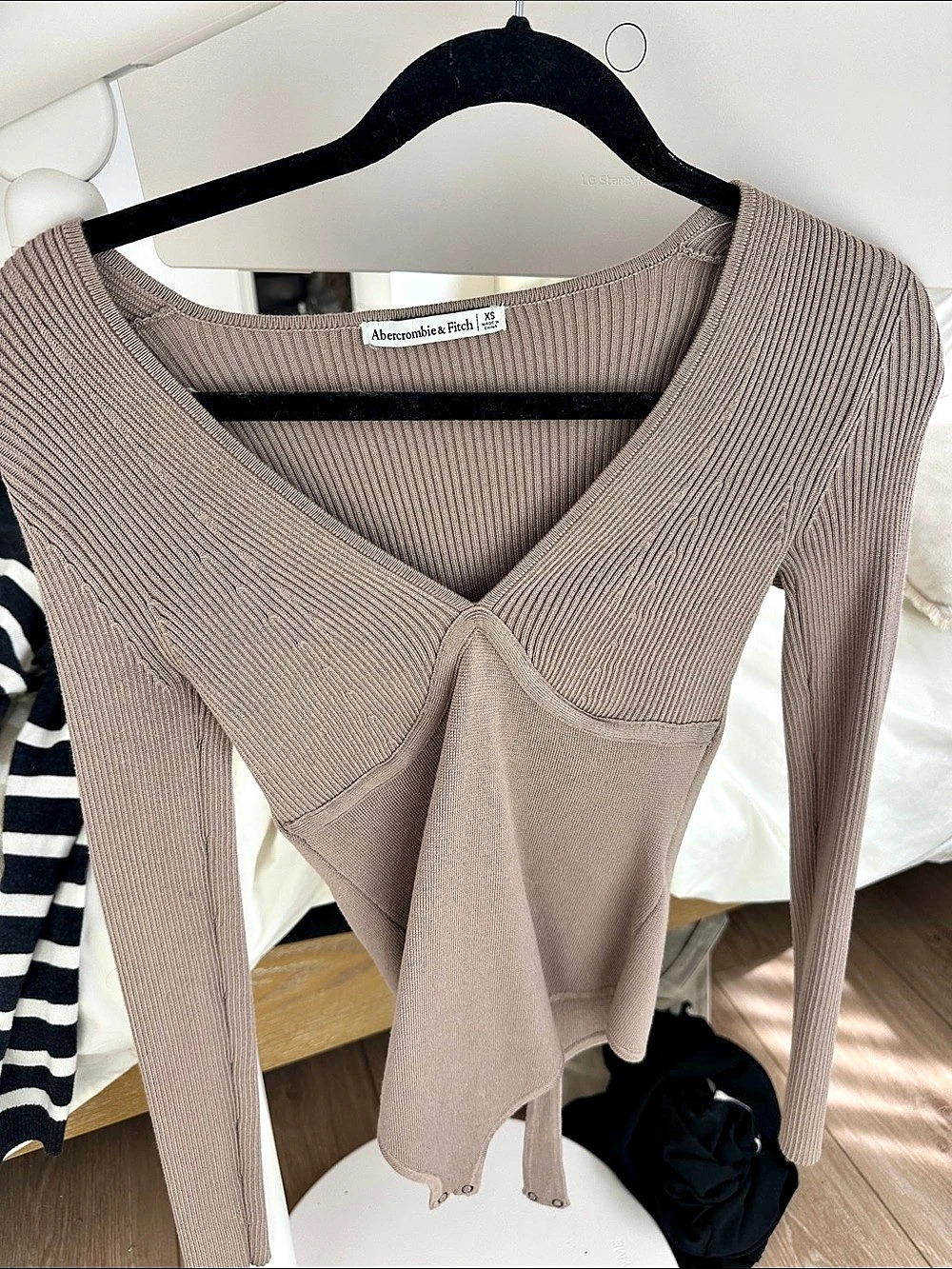 Abercrombie & Fitch Long-Sleeve Sweetheart Sweater Bodysuit Brown XS